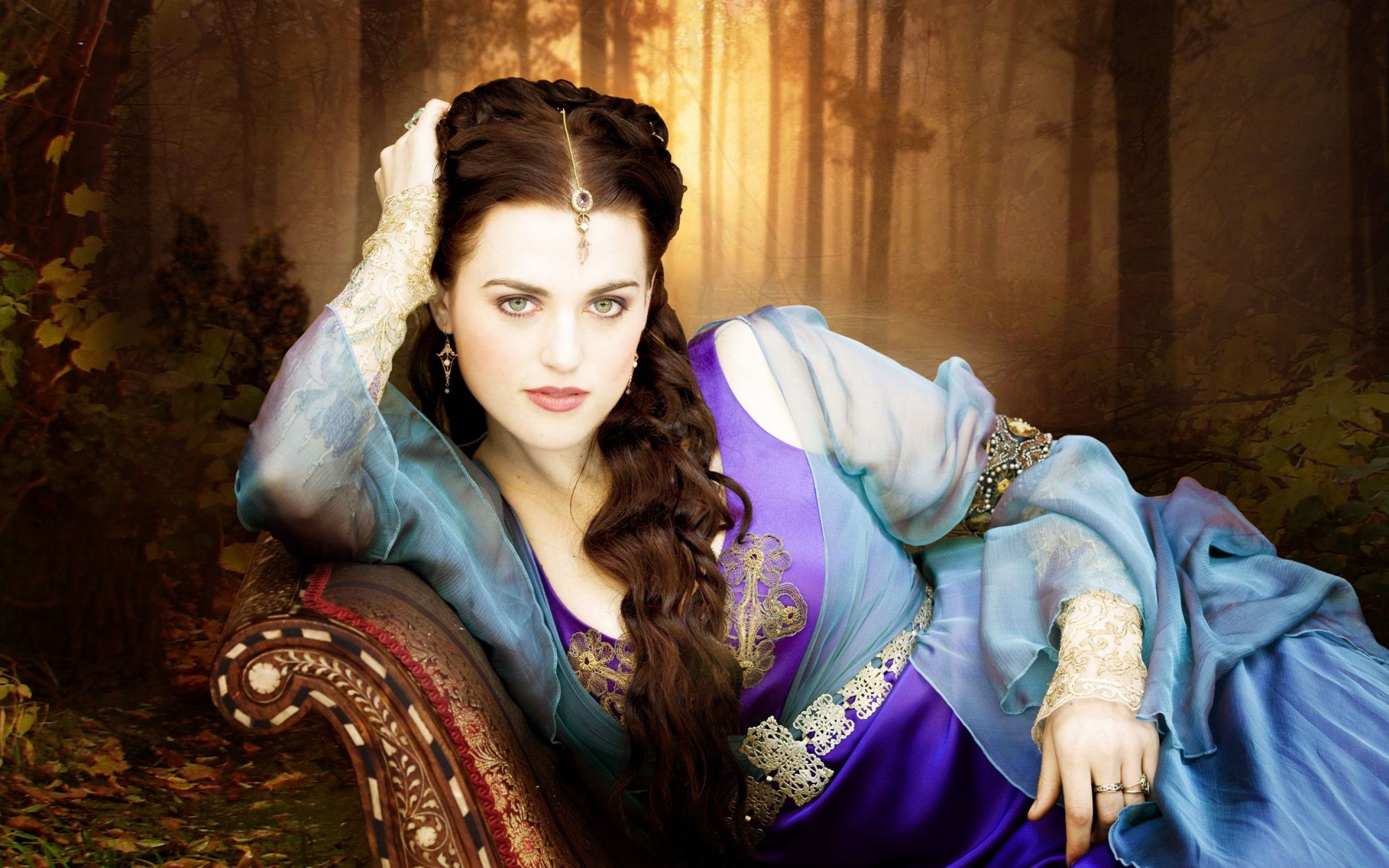 姓名:katie mcgrath 演出剧集:《德古拉》(dracula),《梅林传奇》